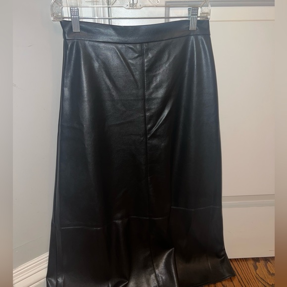Fame on Central MIDI SEAMED LEATHER SKIRT-BLACK - Picture 2 of 5